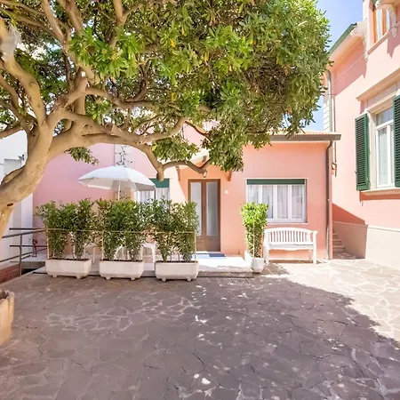 Elegant In With A Sea View *