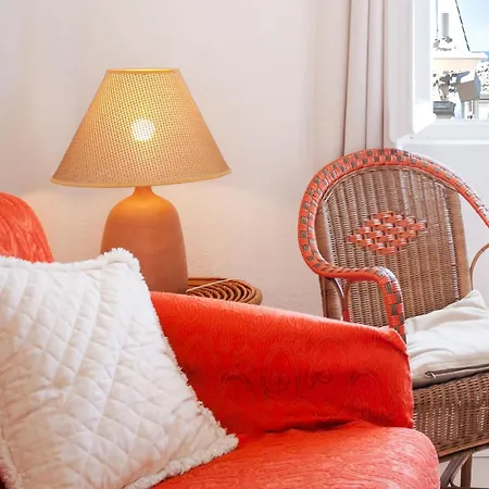 Elegant In With A Sea View Apartment