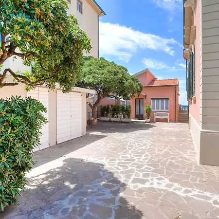 Apartment Elegant In With A Sea View San Vincenzo
