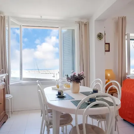 Elegant In With A Sea View Apartment